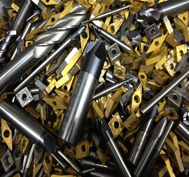 Sou comprador de metal duro e sucatas de tungstênio